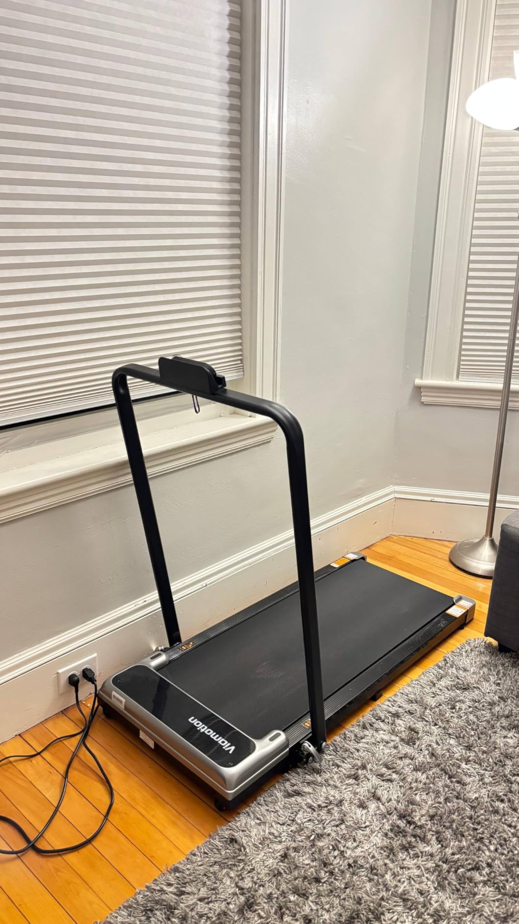 Walking Pad Treadmill with Handle Bar and Adjustable Incline, Compact Portable Treadmills for Home Office, 2.5HP Quiet Anti-Slip Under Desk Treadmills, 0.6-3.8 MPH Remote Speed Control, 265 LBS customer photo 1