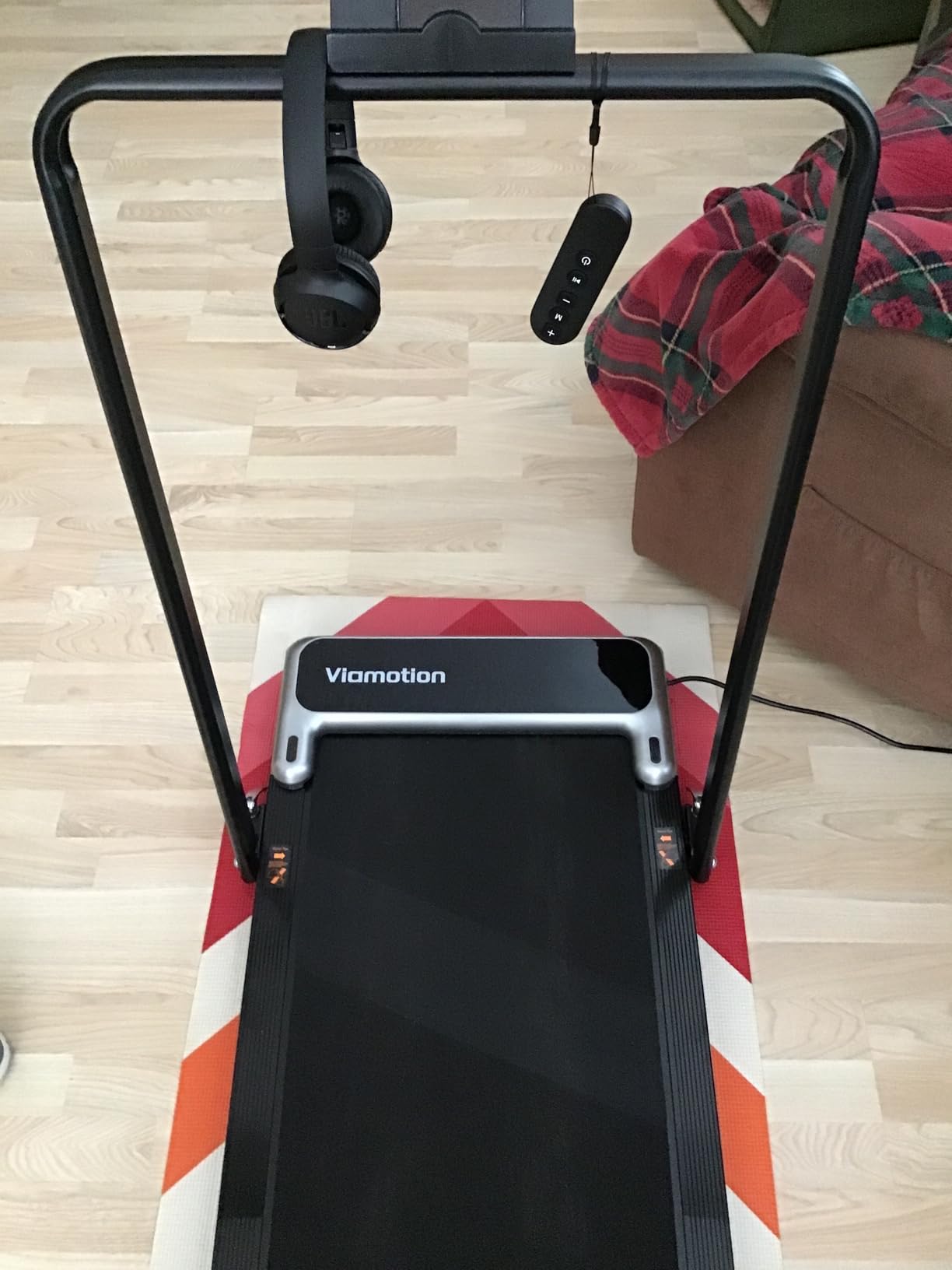 Walking Pad Treadmill with Handle Bar and Adjustable Incline, Compact Portable Treadmills for Home Office, 2.5HP Quiet Anti-Slip Under Desk Treadmills, 0.6-3.8 MPH Remote Speed Control, 265 LBS customer photo 2