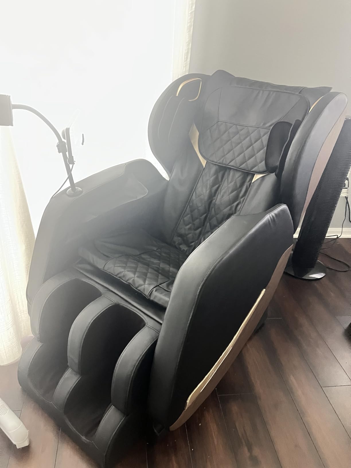 2026 Massage Chair, Massage Chairs Full Body and Recliner with 10 Fixed Points, Zero Gravity, Wood Grain Leather, Foot Massage, Airbags, Lumbar Heating, Bluetooth and Control Screen (Leather White) customer photo 1
