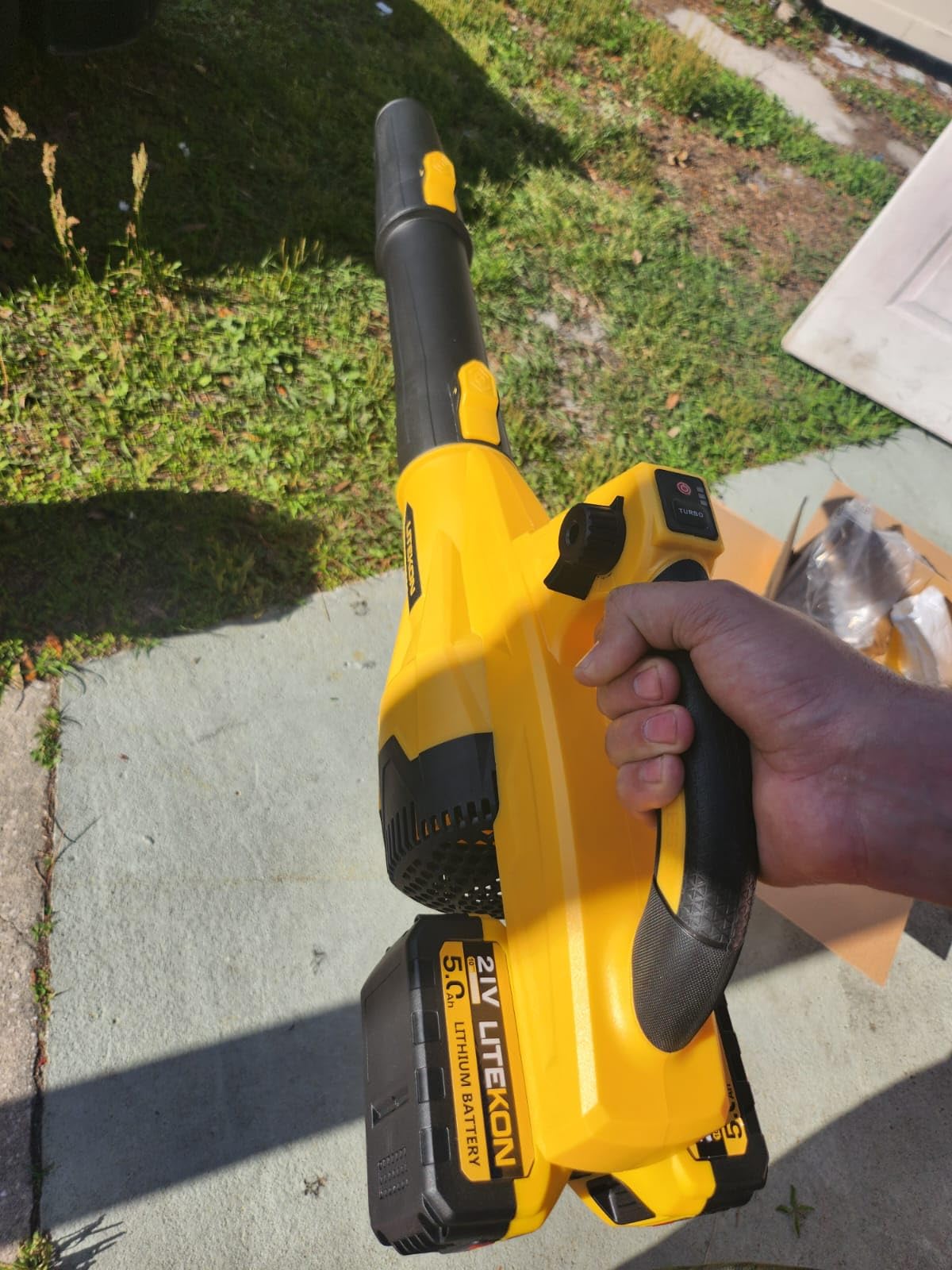 Leaf Blower Cordless, Brushless 700CFM & 13 Speed Modes, Electric Cordless Leaf Blowers with 2 x 5.0Ah Batteries and Charger, 21V Powerful Blowers for Lawn Care, Blowing Leaves, Dust, Snow customer photo 1
