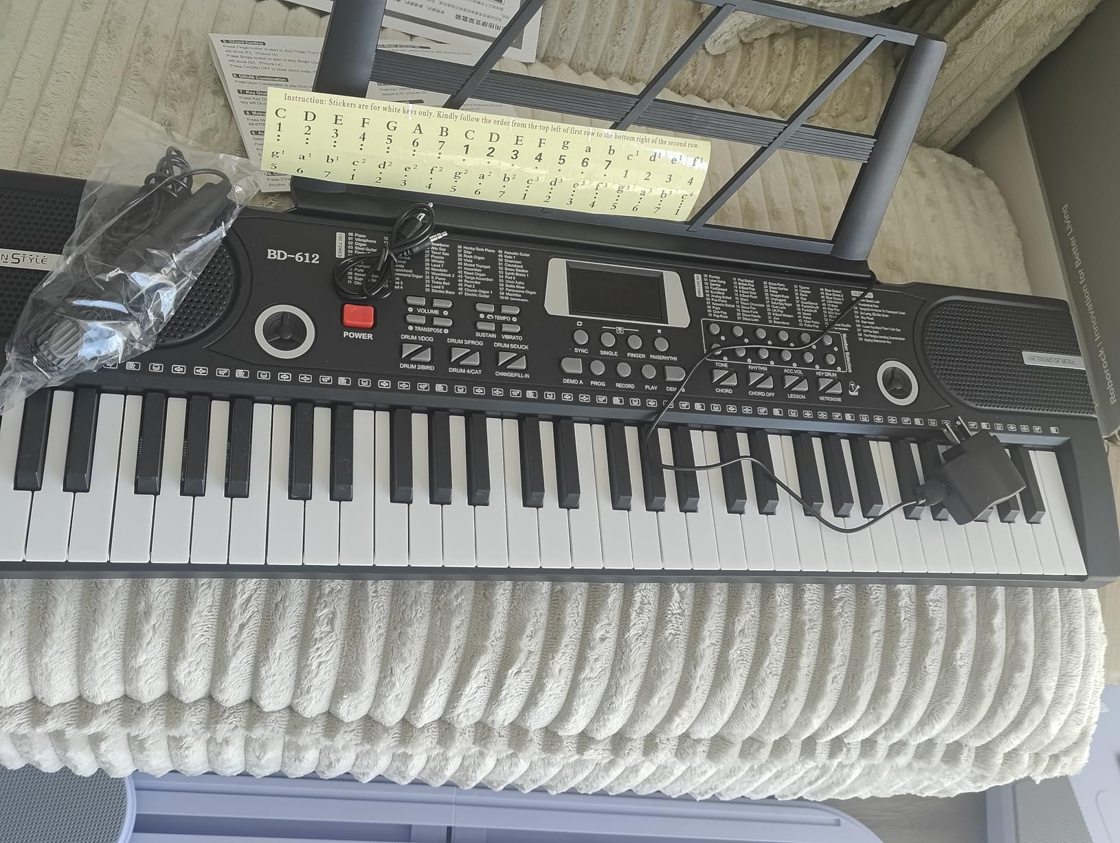 61 keys keyboard piano, Electronic Digital Piano with Built-In Speaker Microphone, Sheet Stand and Power Supply, Portable piano Keyboard Gift Teaching for Beginners customer photo 1