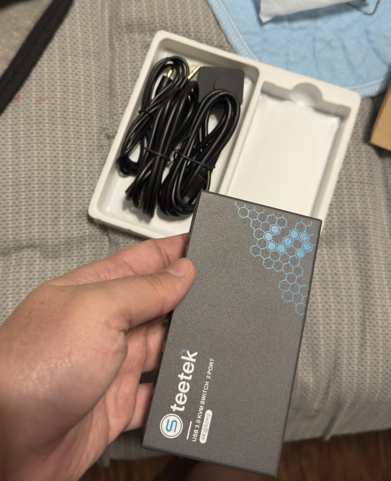 USB 3.0 HDMI KVM Switch 1 Monitor 2 Computers, 8K@60Hz KVM Switches for 2 Computers Sharing Monitor Keyboard Mouse Hard Drives Printer, with EDID Adaptive, 2*USB Cable and Controller - S7229H customer photo 2