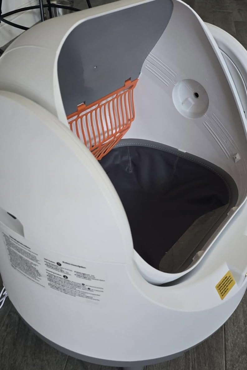 Bashaw Self Cleaning Litter Box, Large Capacity Automatic Litter Box for Multiple Cats, App Control, Safety Sensors, 2 Rolls of Garbage Bags (White) customer photo 2