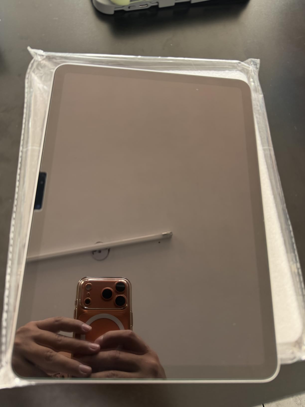 Apple iPad Air 11-inch (M4): Liquid Retina Display, 128GB, 12MP Front/Back Camera, Wi-Fi 7 with Apple N1, Touch ID, All-Day Battery Life - Space Gray customer photo 2