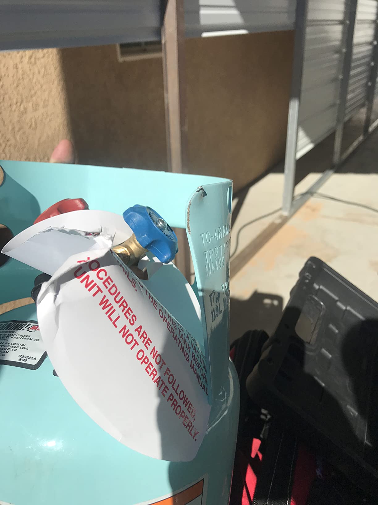 Robinair (34102) Refrigerant Tank for R-134a, refrigerant not included - 30 lbs., Light Blue customer photo 2