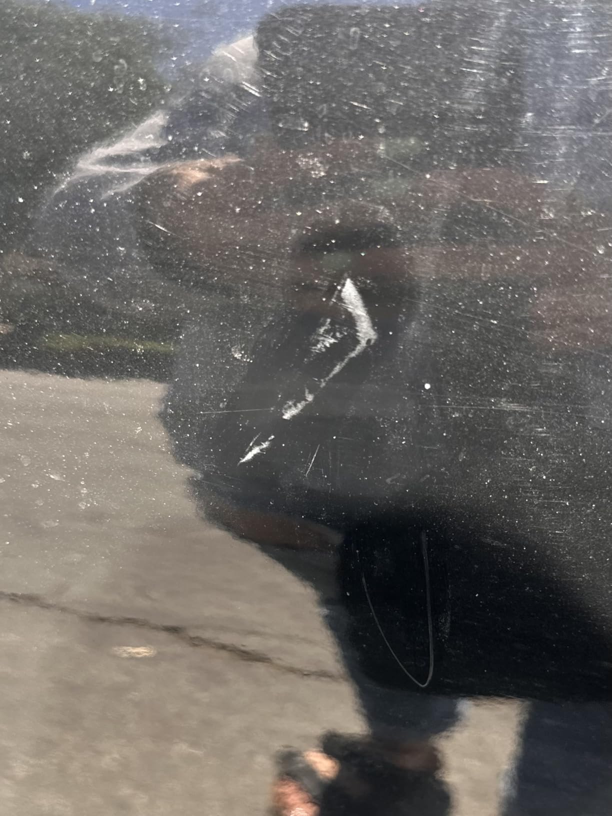 Meguiar's Ultimate Compound - Pro-Grade Car Scratch Remover, Paint Correction Compound that Removes Defects While Adding Gloss and Shine, Single Stage and Clear Coat Scratch Remove, 15.2 Oz customer photo 2