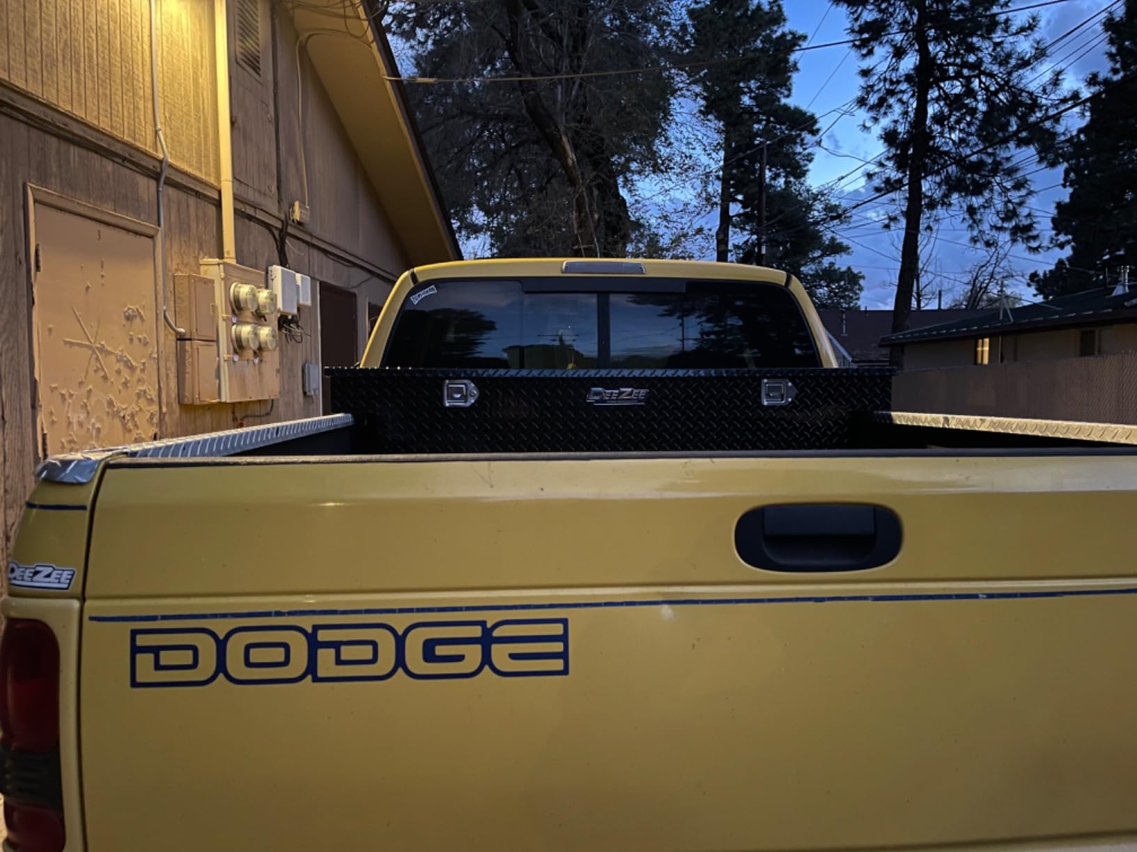Dee Zee DZ6170NB Specialty Series Narrow Crossover Tool Box customer photo 1