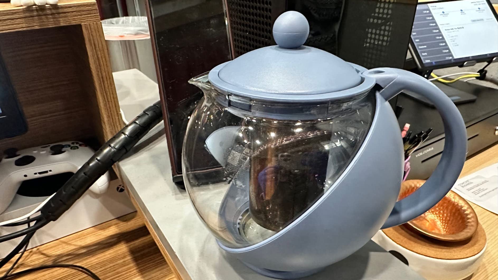 Primula Half Moon Teapot with Removable Infuser, Glass Tea Maker with Reusable Fine Mesh Stainless Steel Filter, Dishwasher Safe, 40-Ounce, Black customer photo 2