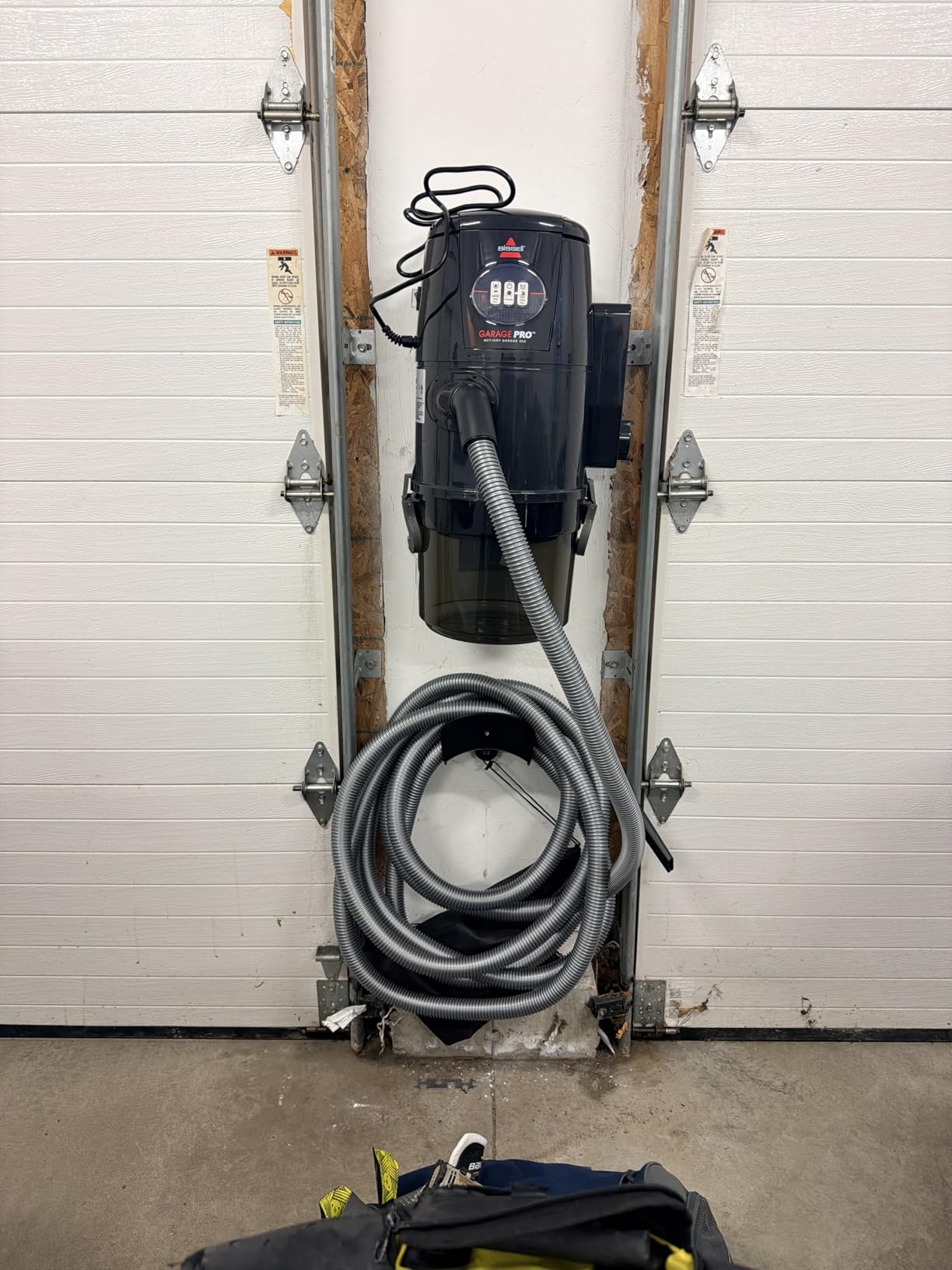 BISSELL Garage Pro Wall-Mounted Wet Dry Car Vacuum/Blower With Auto Tool Kit, 18P03, Gray customer photo 2