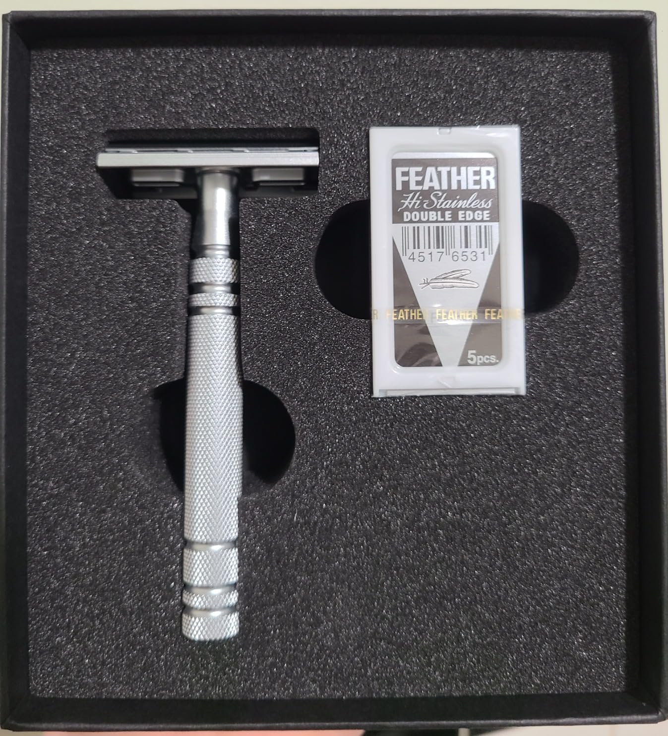 Feather - All Stainless Steel Double Edge Safety Razor AS-D2 - Luxurious Single Blade Razor for Men with Heavy Weight Handle - Built for Closer Shave - Includes 5 Hi-Stainless Blades - Made in Japan customer photo 1