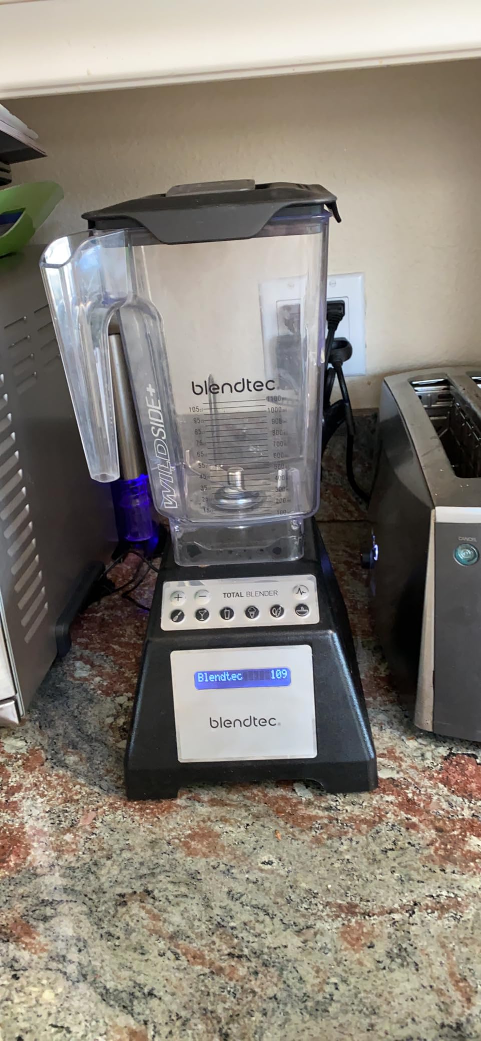 Total Classic Original Blender - WildSide+ Jar (90 oz) - Professional-Grade Power - 6 Pre-programmed Cycles - 10-speeds - Black customer photo 1