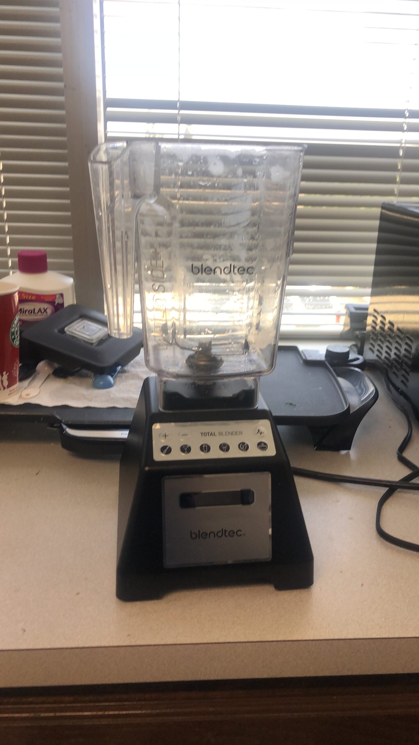 Total Classic Original Blender - WildSide+ Jar (90 oz) - Professional-Grade Power - 6 Pre-programmed Cycles - 10-speeds - Black customer photo 2