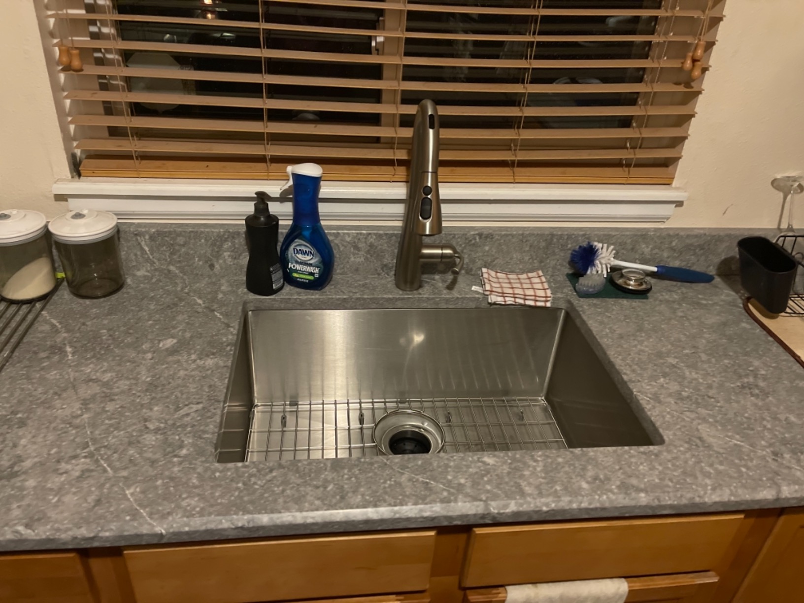 Ruvati 30-inch Rounded Corner Undermount Kitchen Sink Single Bowl - 16 Gauge Stainless Steel Kitchen Sink with Accessories and Brushed Finish - RVH7300 customer photo 2