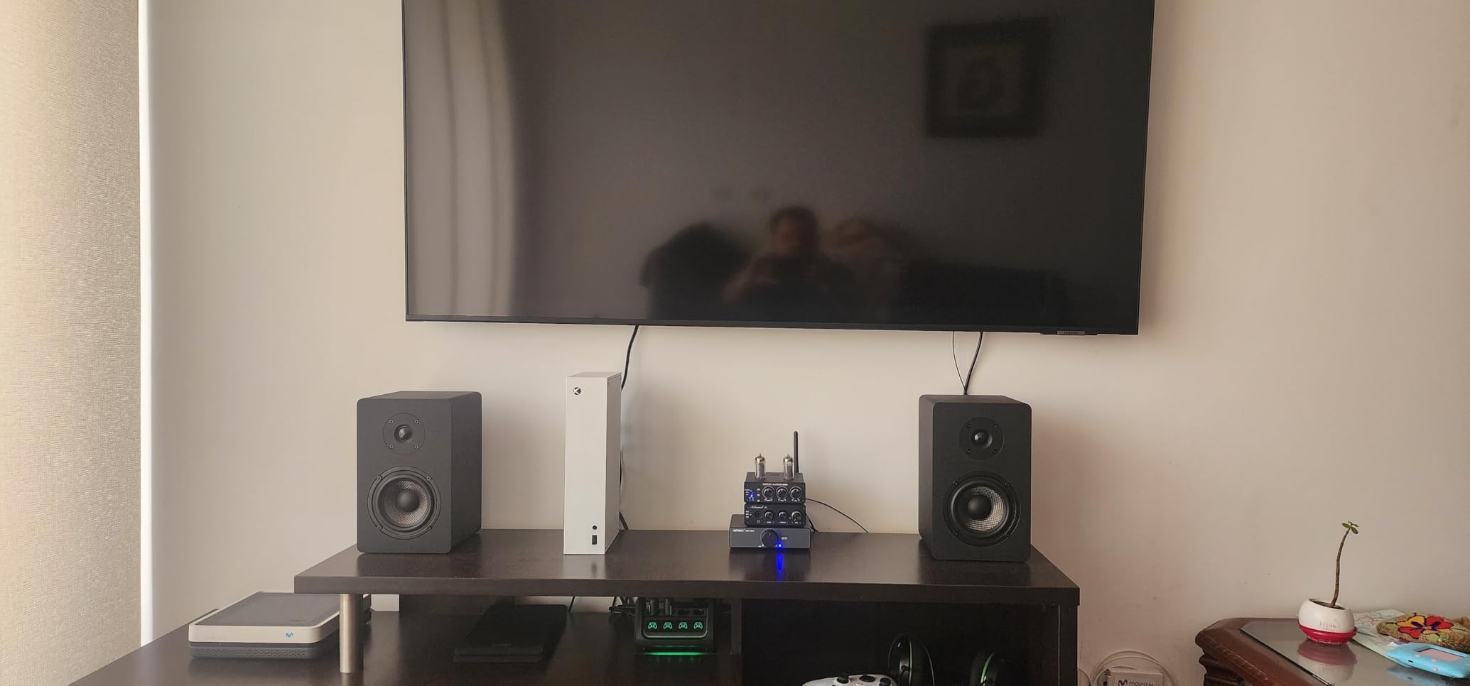 Micca MB42X Advanced Bookshelf Speakers for Home Theater Surround Sound, Stereo, and Passive Near Field Monitor, 2-Way (Black, Pair) customer photo 2