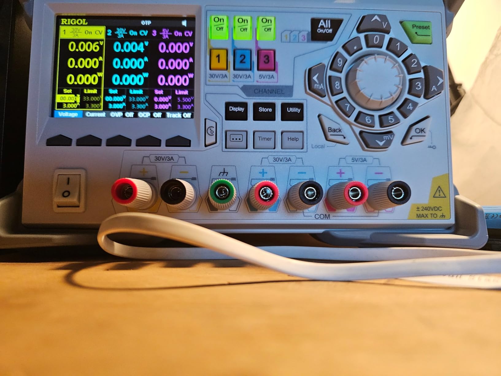 RIGOL DP832A Programmable Linear DC Power Supply, 3 Channels, 195W Total Power, Maximum Output Range 30V/3A || 30V/3A, 5V/3A customer photo 1
