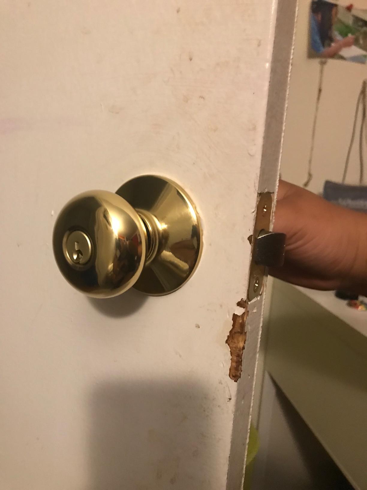 Schlage F51A PLY 605 Plymouth Door Knob, Keyed Entry Lock, Bright Brass customer photo 2