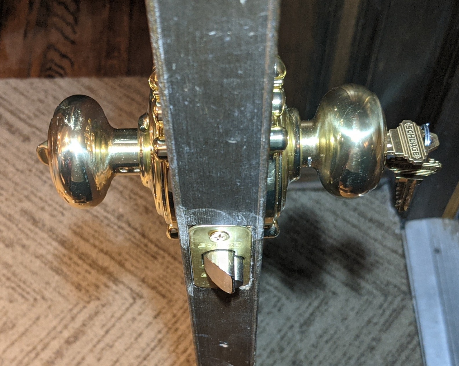 Schlage F51A GEO 605 Georgian Knob Keyed Entry Lock, Bright Brass customer photo 1