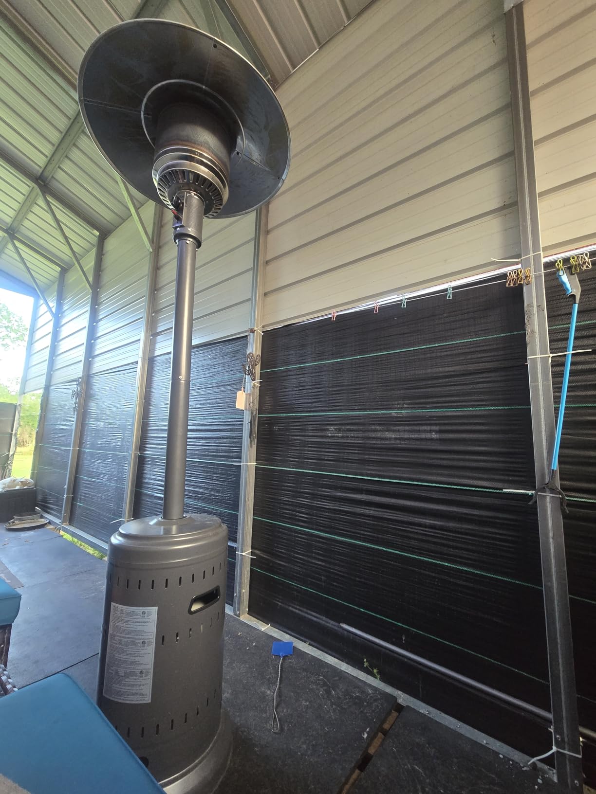 Amazon Basics 46,000 BTU Portable Outdoor Propane Patio Heater with Wheels, Commercial & Residential, Easy to Use, with Water Tank, Havana Bronze customer photo 1