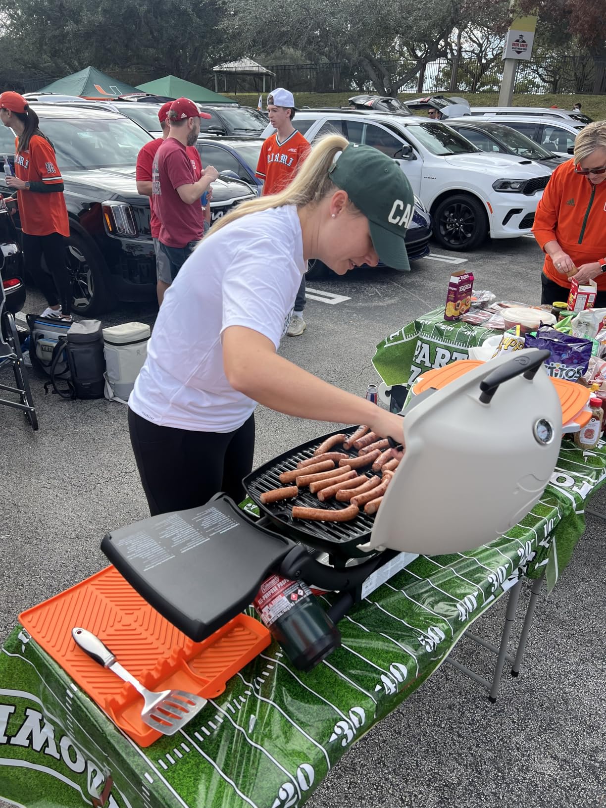 Weber Q1200 Liquid Propane Portable Gas Grill, Blue - 1-Burner Travel and Camping Grill with Cast-Iron Grates & Electronic Ignition (8,500 BTU Burner) customer photo 1