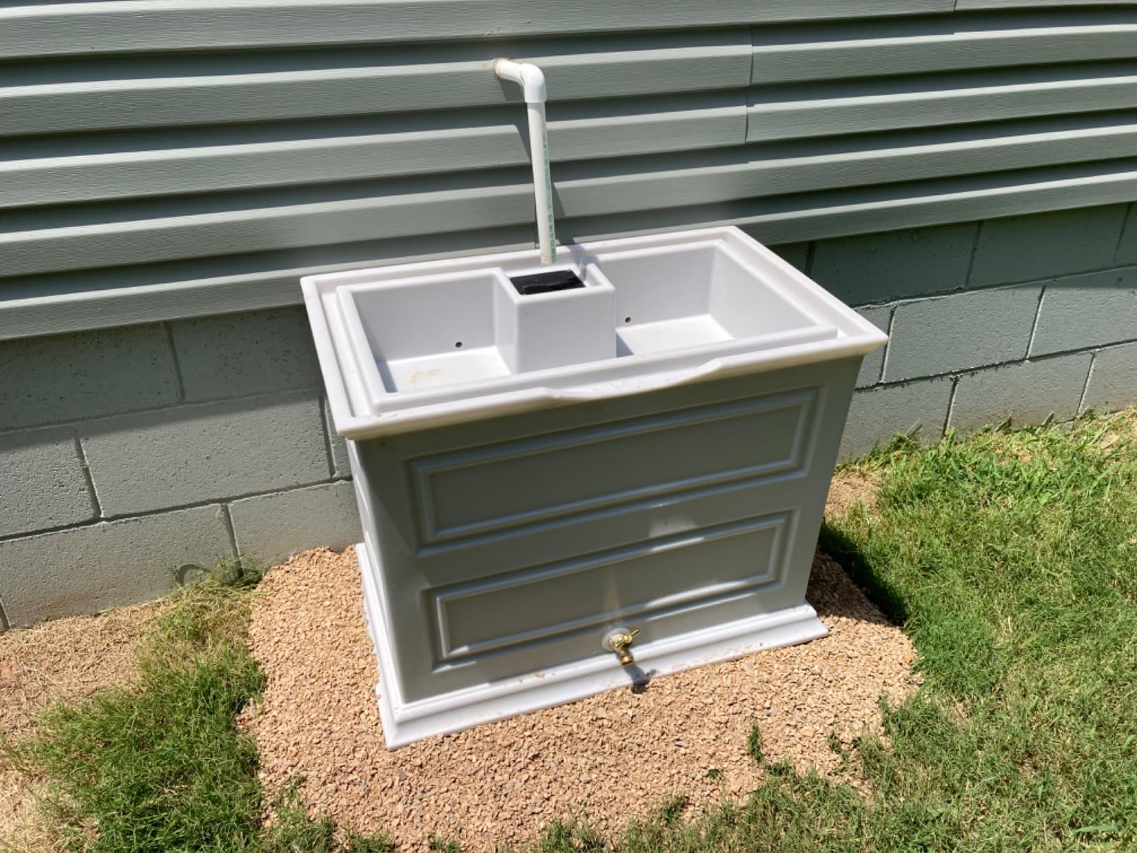 Good Ideas Savannah Colonial Style 42 Gallon Rain Saver Barrel with Self-Draining Garden Planter and Brass Spigots, Light Gray customer photo 1