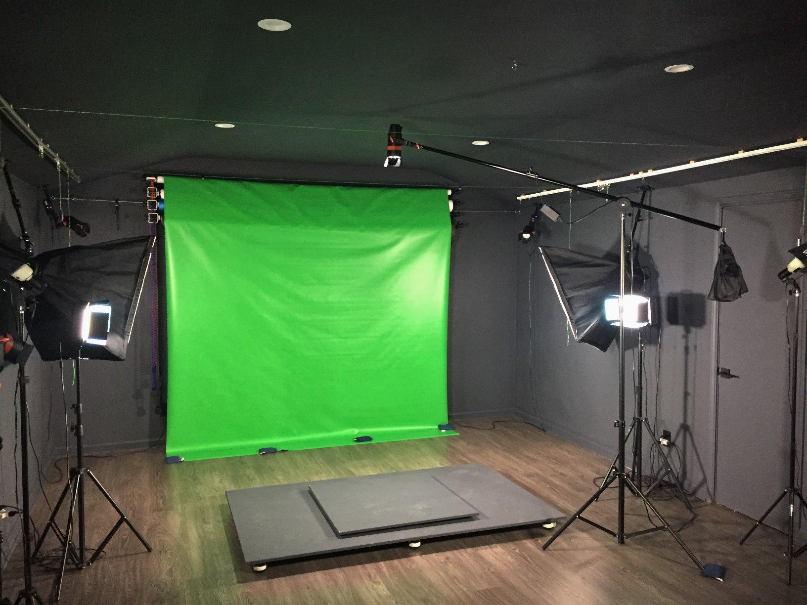 NEEWER Photography Single Roller Wall Mounting Manual Background Support System with 2 x Single Hook, 2 x Expand Bar, 1 x Chain, Load Capacity: 22lb/10kg customer photo 1