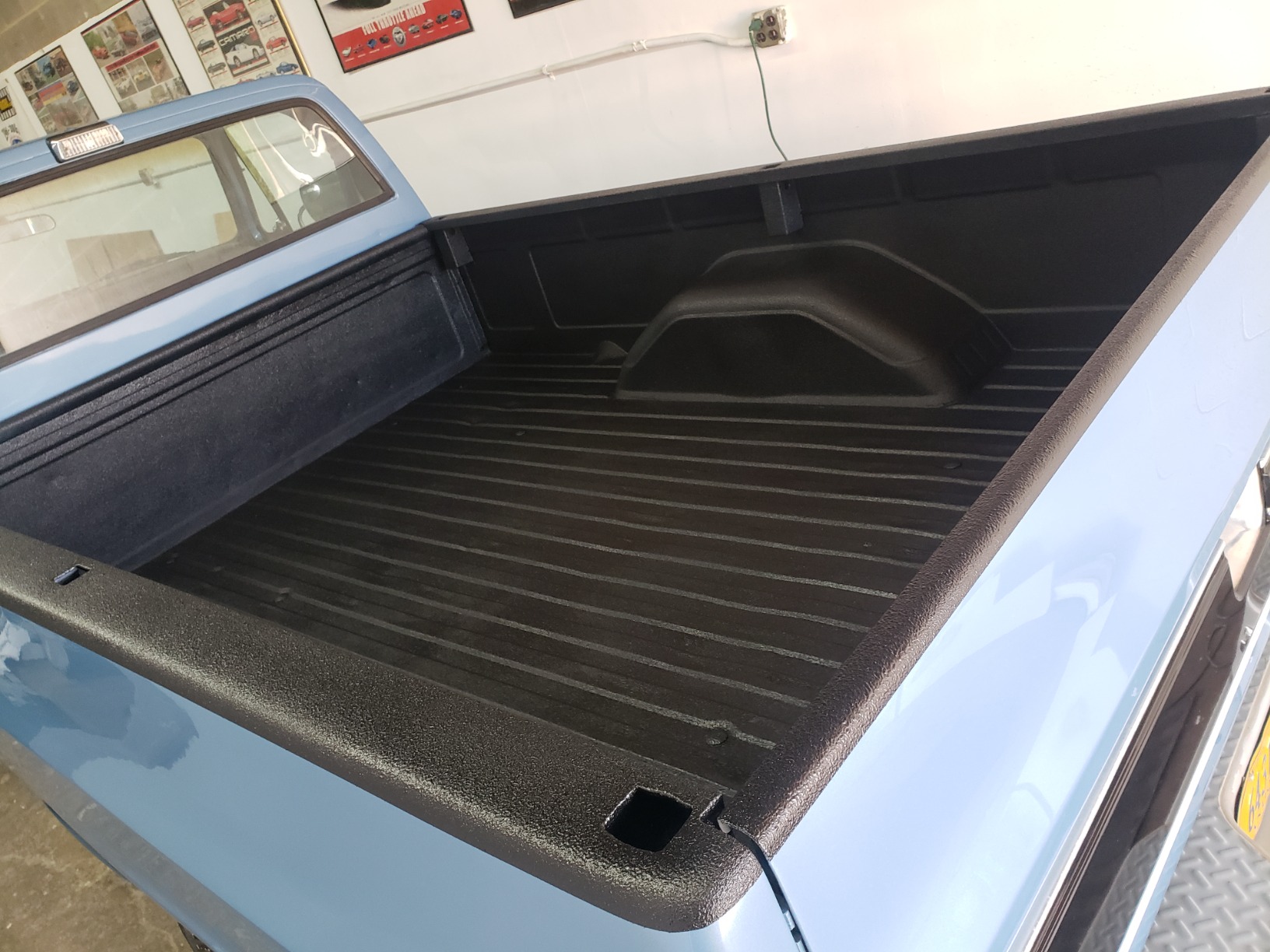 Raptor Black Urethane Spray-On Truck Bed Liner Kit, Protective Paint With Spray Gun, For Tailgates & Trucks, Vehicle Undercoating, 6 Quart Kit customer photo 2