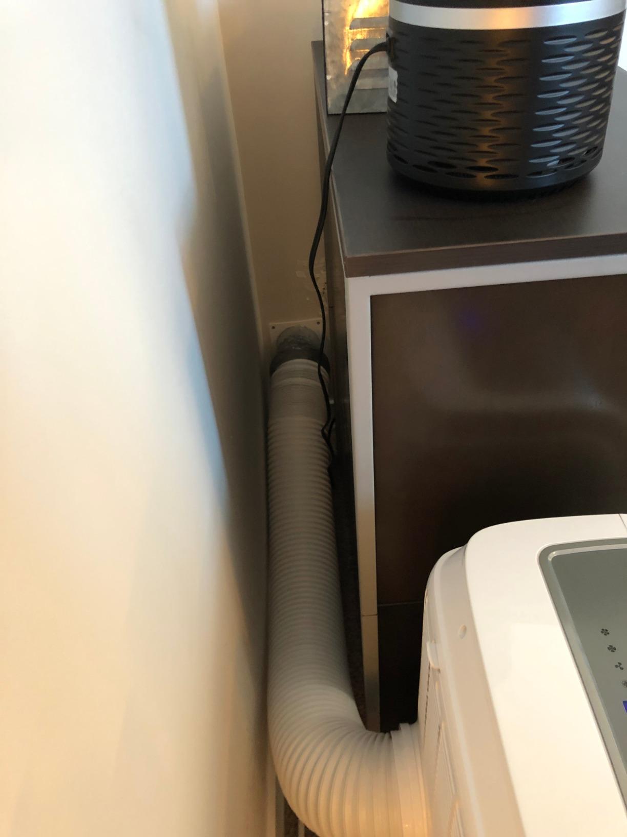 BLACK+DECKER Portable Air Conditioner,14,000 BTU Cooling, 12,000 BTU Heating for Rooms up to 700 Sq. Ft., Smart AC Unit with Follow Me Remote, BPACT14HWT, White customer photo 1