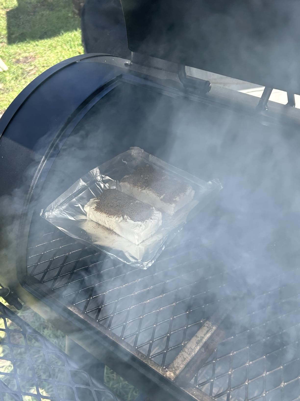 Char-Griller Competition Pro Barrel Grill and Offset Smoker, Includes Side Fire Box for Texas-Style Offset Smoking, Metal Cooking Grates, 1,010 Cooking Square Inches in Black customer photo 2