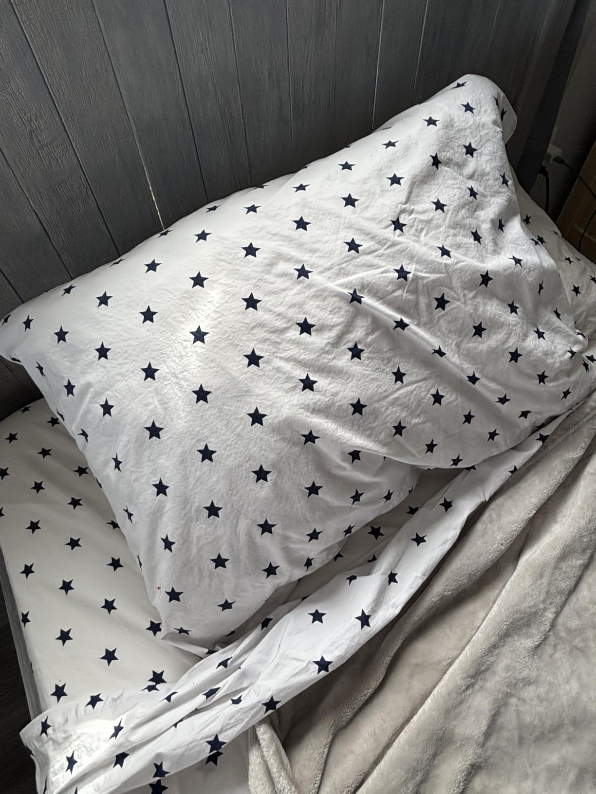 Utopia Bedding Bed Pillows for Sleeping Queen Size (White), Set of 2, Down Alternative Pillow for Sleeping, Cooling Hotel Quality Pillow Set for Back, Stomach or Side Sleepers customer photo 2