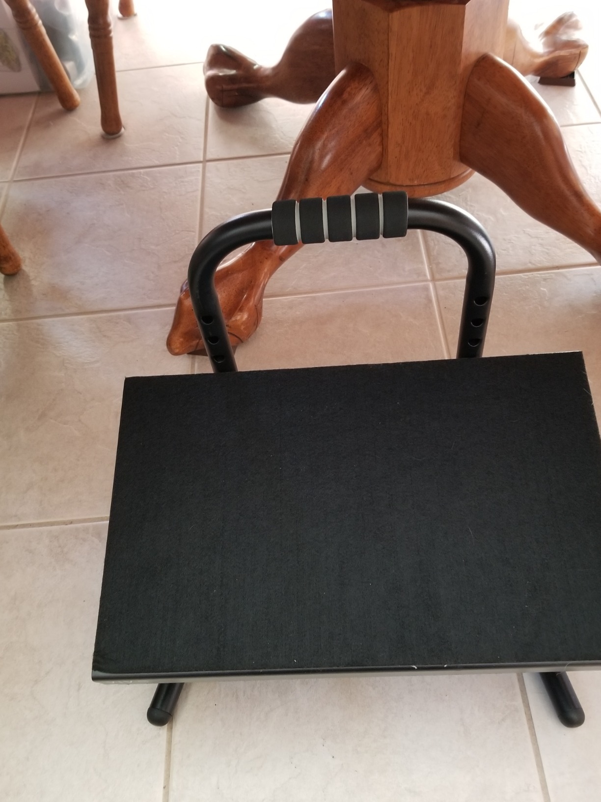 VIVO Ergonomic Height Adjustable Foot Rest Relief Platform, Elevated Stool for Comfortable Sit to Stand Workstation, Non-Slip Surface, Portable, Home Office Classroom Use, Black customer photo 2