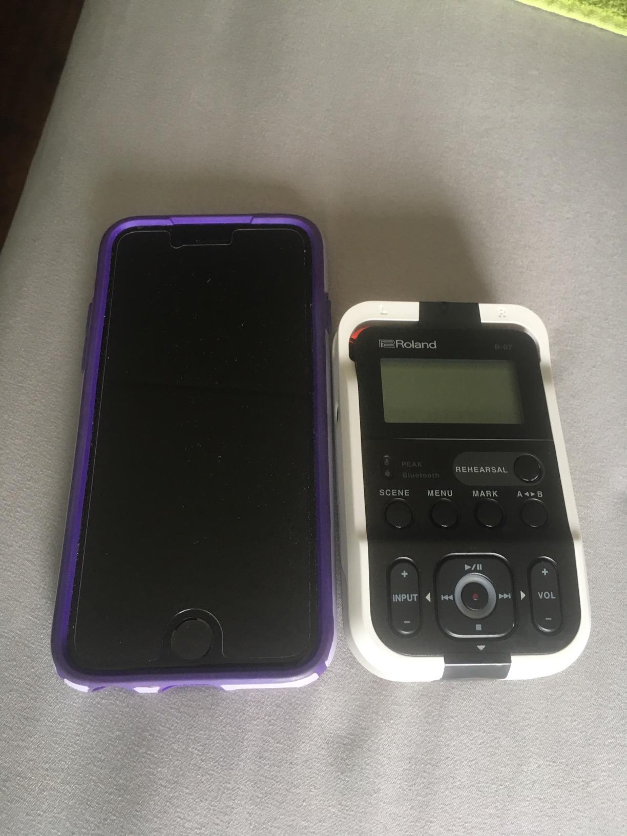 Roland R-07 High-Resolution Handheld Audio Recorder, Black customer photo 1