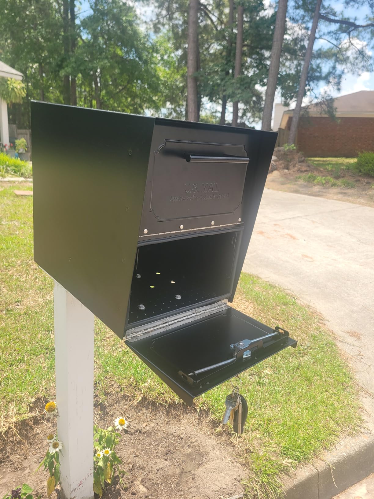 Architectural Mailboxes Oasis TriBolt Secure, Anti-Pry Locking USPS Approved Heavy duty, Steel Metal Post Mount Mail Box for outside, Black Extra Large Curbside Mailbox with Magnet & Waterproof Door customer photo 2