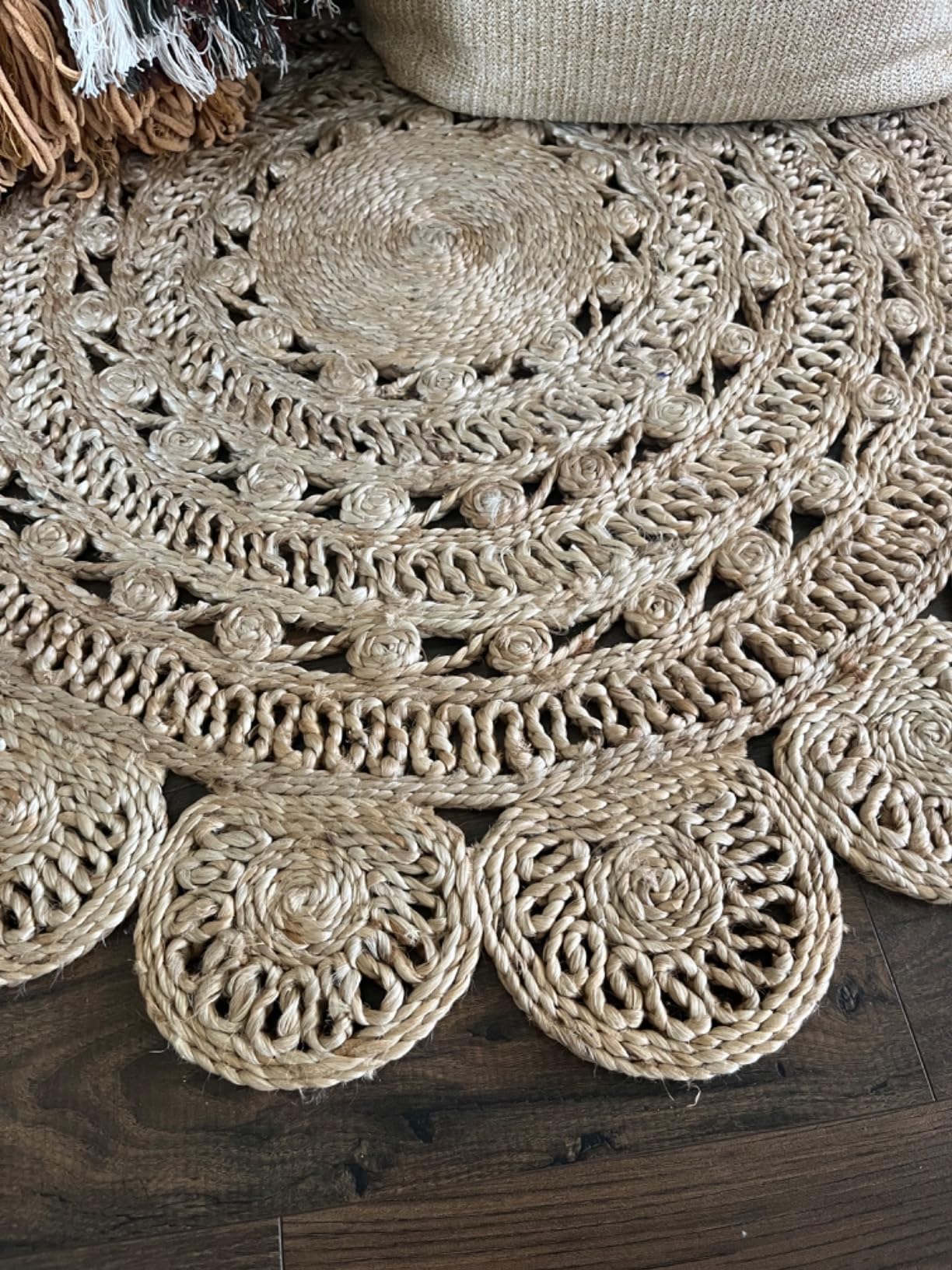 SAFAVIEH Natural Fiber Collection Area Rug - 6' Round, Natural, Handmade Boho Charm Braided Jute, Ideal for High Traffic Areas in Living Room, Bedroom (NF805B) customer photo 2