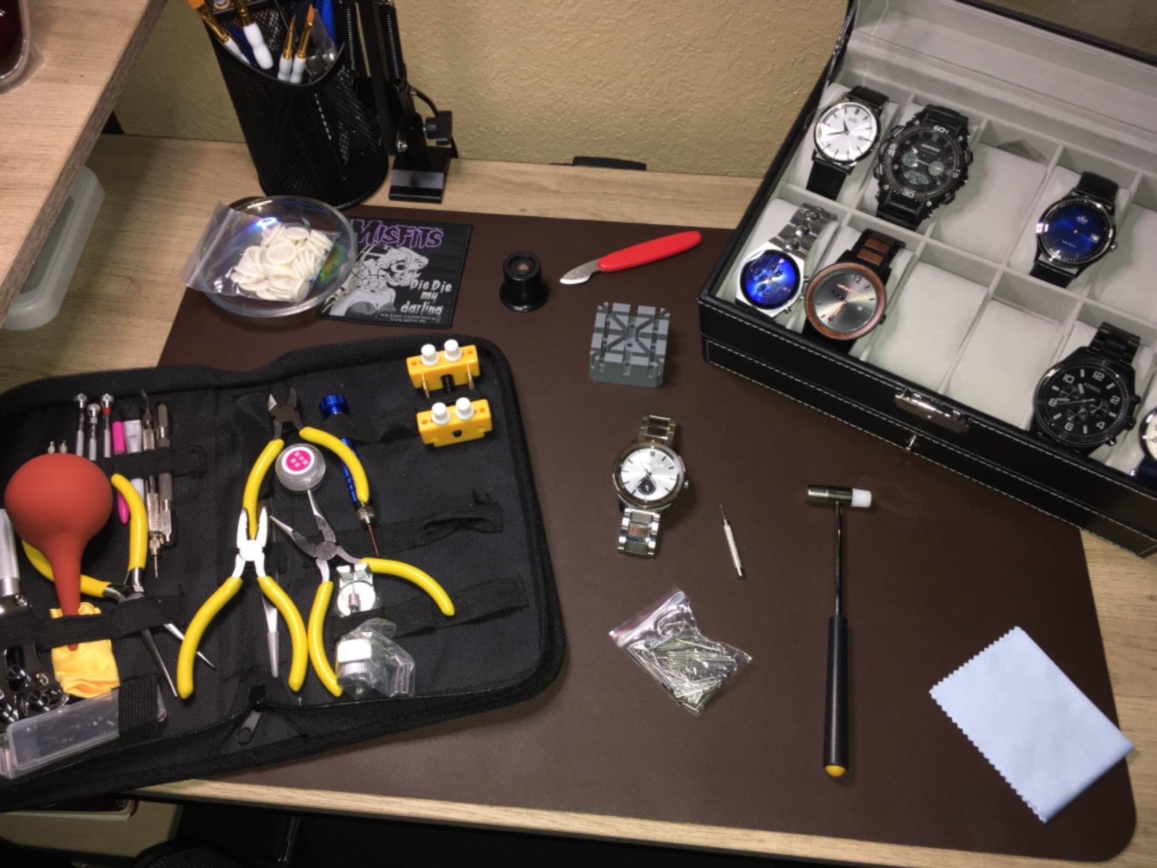 Professional Watch Repair Tool Kit - Watchmaker Tool Kit, Including Watch Back Case Holder Opener Link Remover Spring Bar Tool Set and More, Storaged in Carry Case (141pcs) customer photo 1