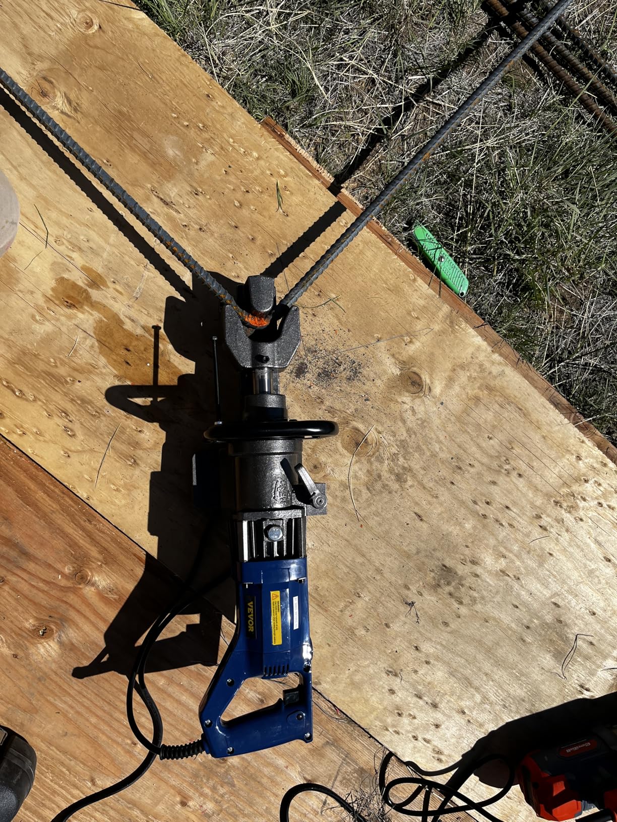 Happybuy Electric Hydraulic Rebar Bender, 900W Portable Electric Rebar Bender, Bending up to 5/8 Inch #5 4-16mm Rebar, Bending Angle 0-90 Degrees, 110V, with Positioning Bolt (900W RB-16) customer photo 1