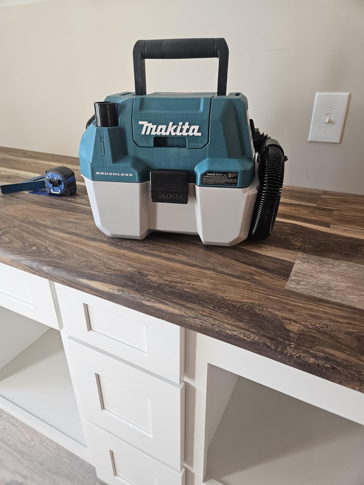 Makita XCV11Z 18V LXT Lithium-Ion Brushless Cordless 2 Gallon HEPA Filter Portable Wet/Dry Dust Extractor/Vacuum, Tool Only customer photo 1