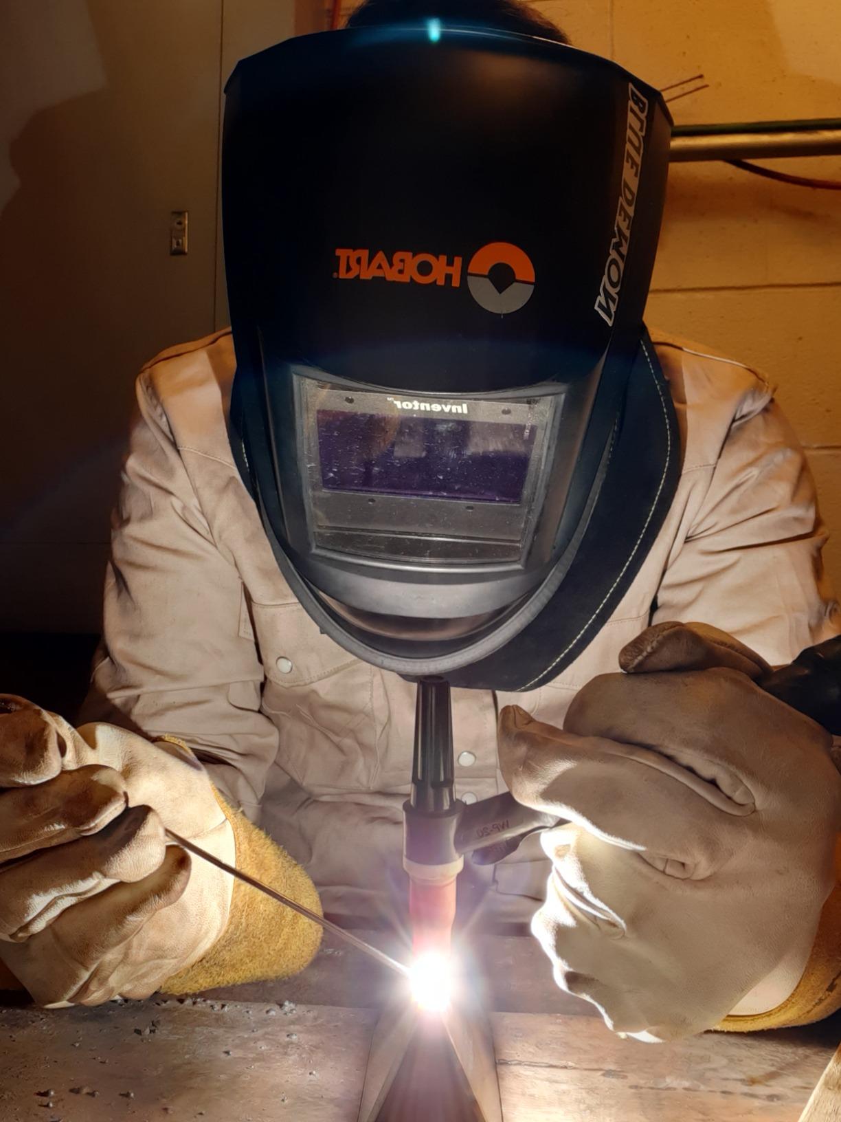 Hobart 770890 Auto Darkening Welding Helmet, Large, Black customer photo 2