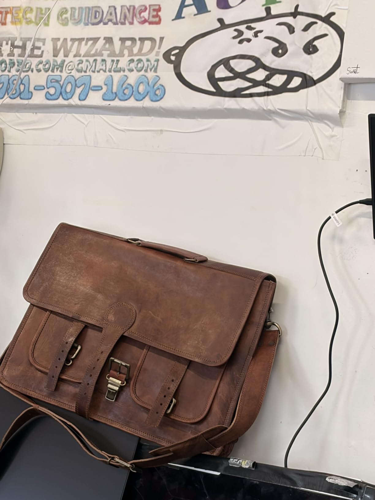 Leather Messenger Bag for Men and Women 18 inch Large Vintage Leather Briefcase Laptop Shoulder Bag Unisex Crossbody Messenger Satchel for Office, Business, Work, Travel customer photo 1