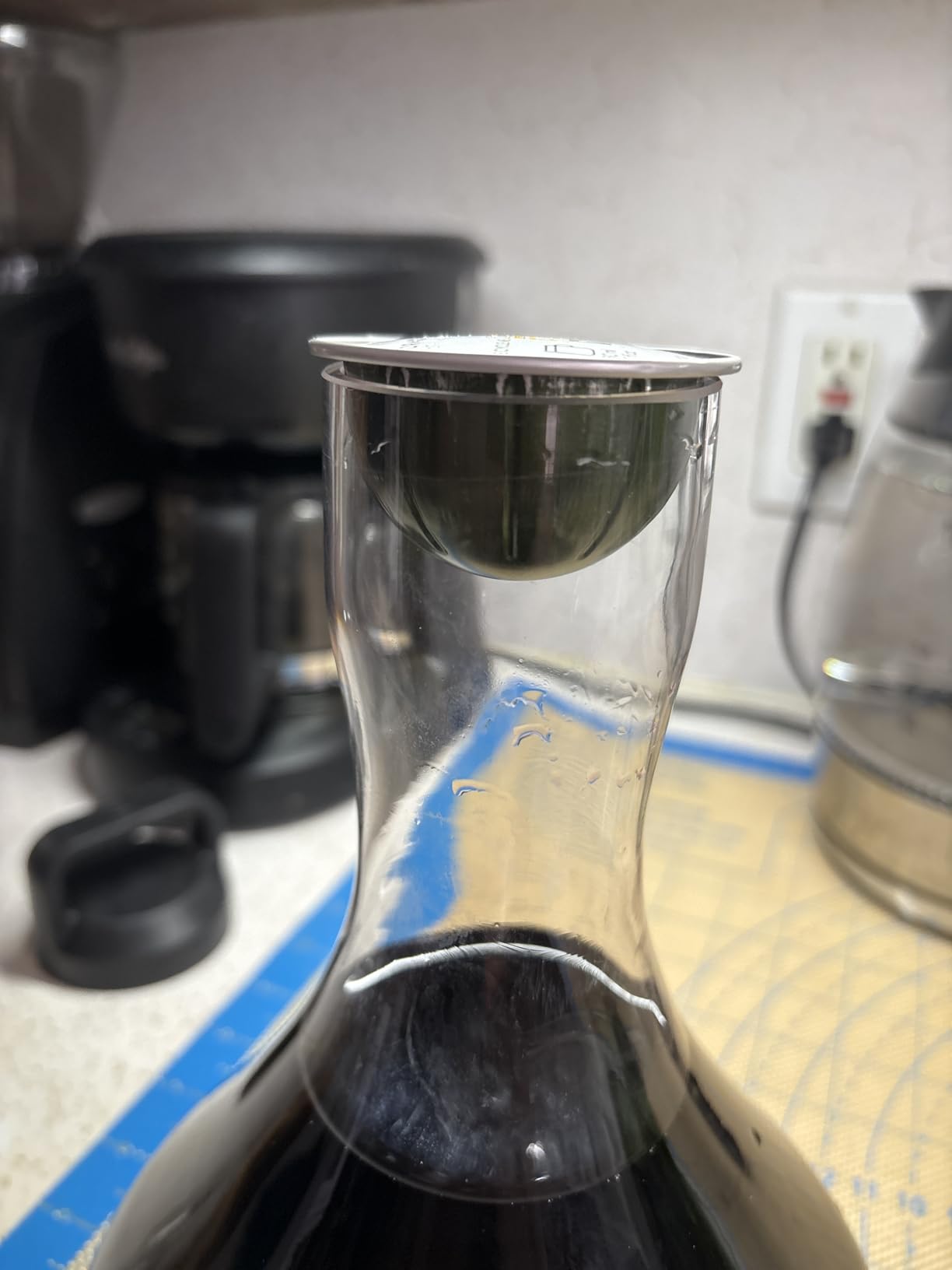 YouYah Wine Decanter Set, Red Wine Carafe with Built-in-Aerator, Wine Aerator, Stainless Steel Pourer Lid, Filter, 100% Hand Blown Lead-free Crystal Glass customer photo 1