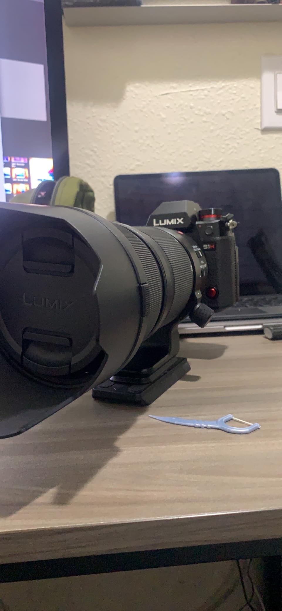 PANASONIC LUMIX S1H Digital Mirrorless Video Camera with 24.2 Full Frame Sensor, 6K/24p Video Recording Capability, V-Log/V-Gamut, and Multi-Aspect Recording customer photo 1