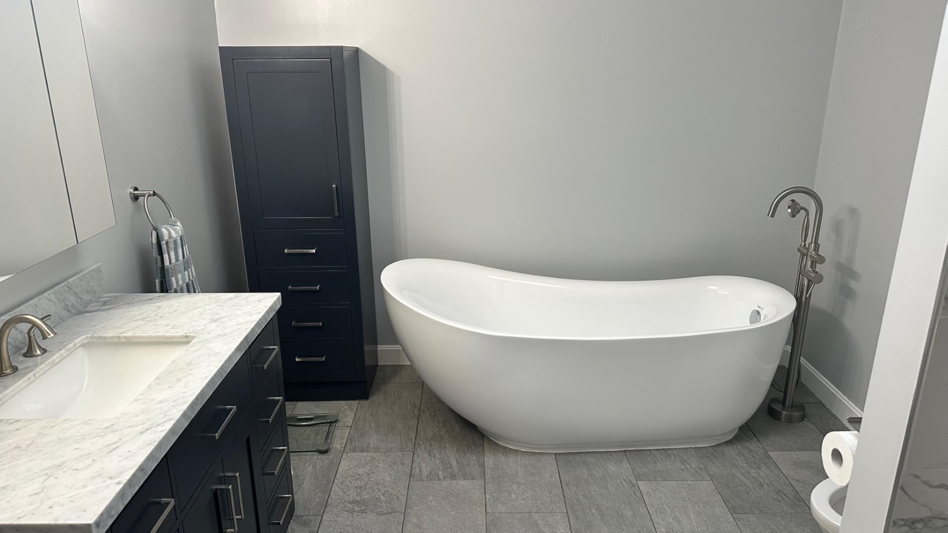 Wowkk Tub Filler Freestanding Bathtub Faucet Black Floor Mounted Brass Bathroom Tub Faucets with Hand Shower customer photo 1