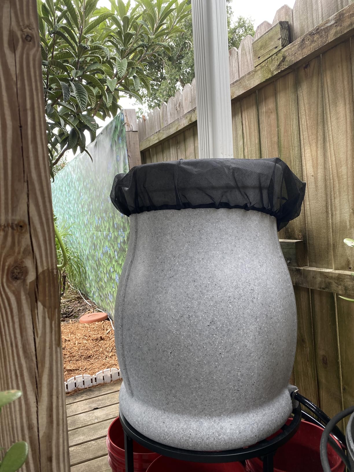 FCMP Outdoor Catalina 45-Gallon Rain Barrel - BPA-Free Flat-Back Design with 3.5 Foot Garden Hose, Shut-Off Thumb Valve, and Fixed Lid, Light Granite customer photo 2