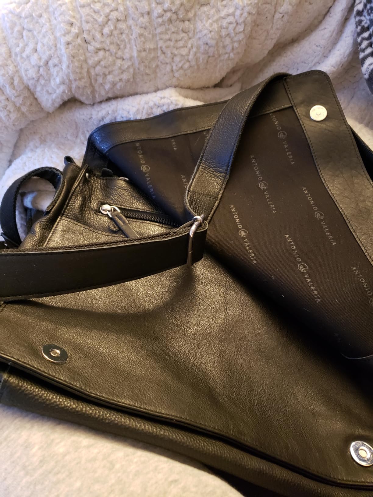 Antonio Valeria Albert Premium Leather Messenger Bag for Men customer photo 1