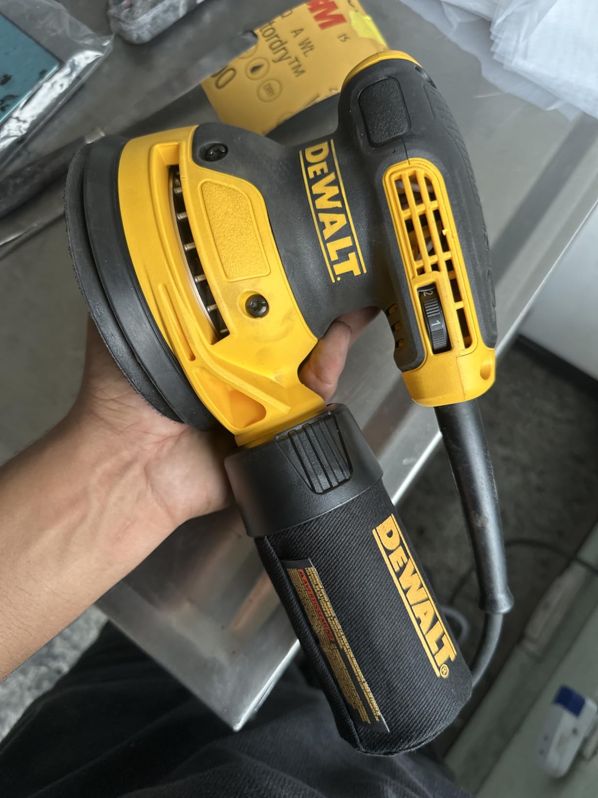 DEWALT Random Orbit Sander, Variable Speed, 5-Inch (DWE6423) customer photo 2
