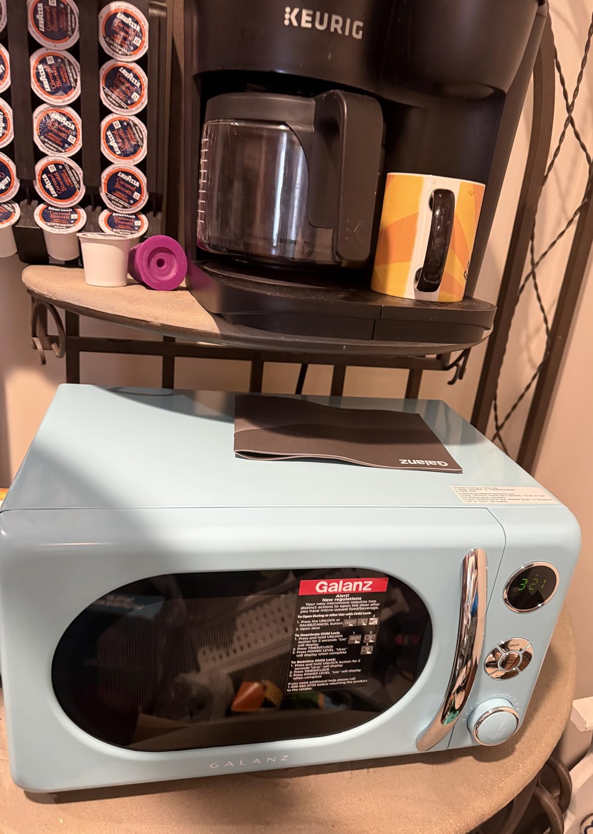 Galanz GLCMKA07BER-07 Retro Microwave Oven, LED Lighting, Pull Handle Design, Child Lock, Bebop Blue, 0.7 cu ft customer photo 2