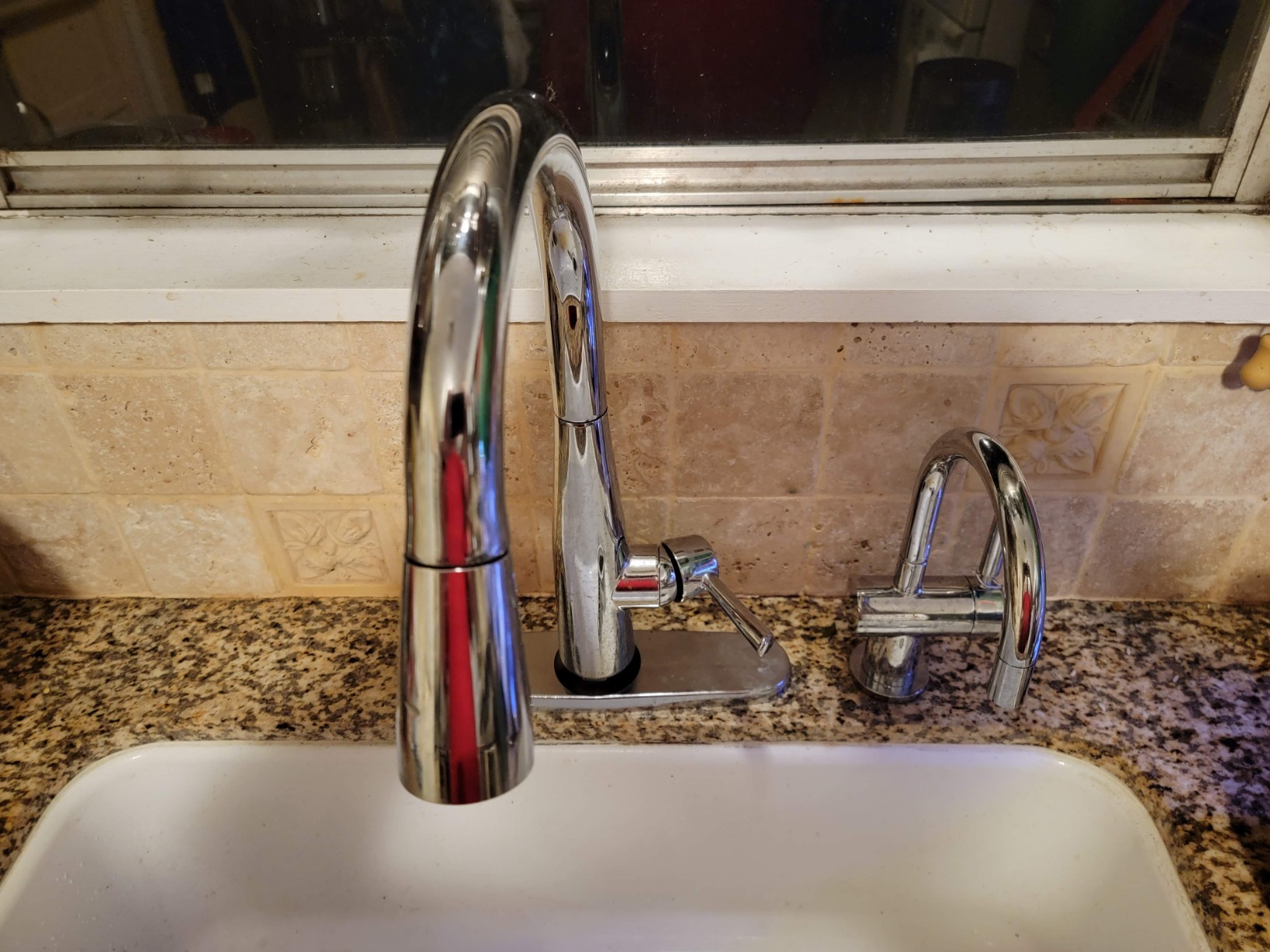 Delta Faucet Essa VoiceIQ Touchless Kitchen Faucet with Pull Down Sprayer, Smart Faucet, Alexa and Google Assistant Voice Activated, Arctic Stainless customer photo 2