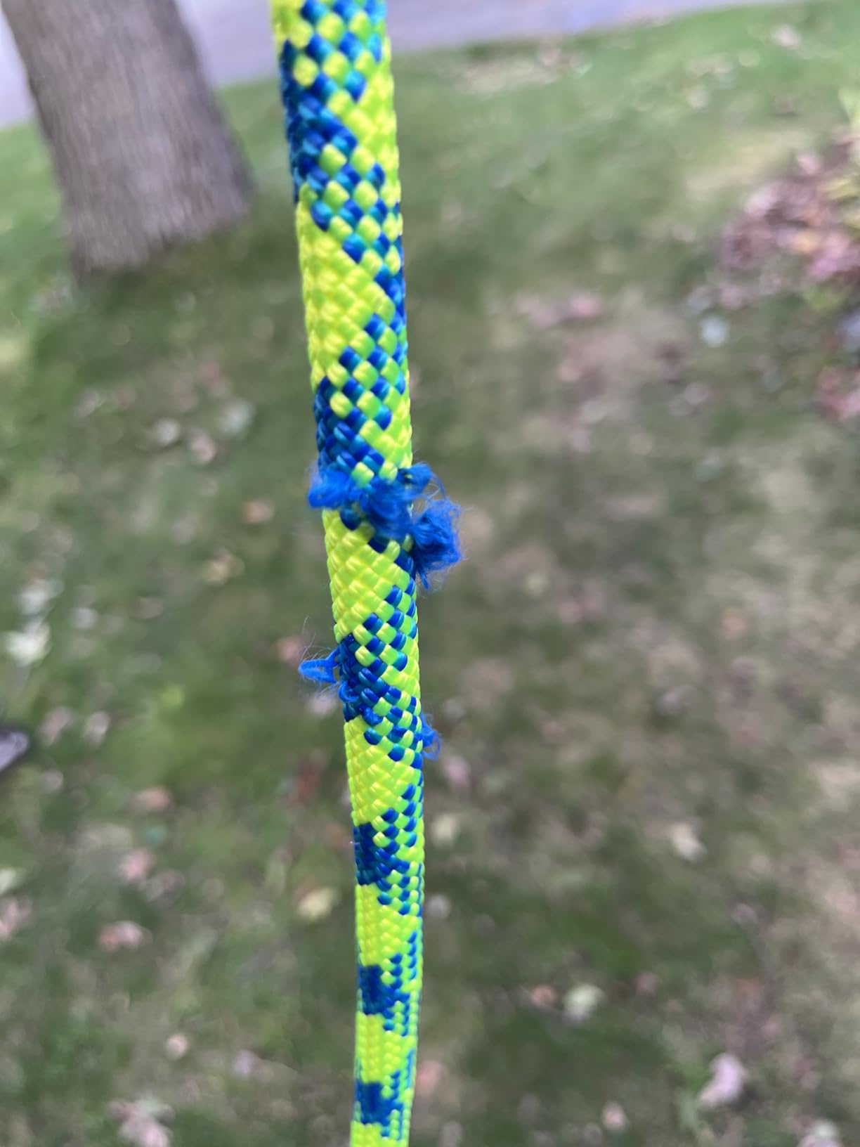 NewDoar 10.5mm(2/5in) Dynamic Rope, 24KN(5231 lb) Robust Nylon Kernmantle, 3 Sizes Multipurpose Rope for Outdoor Mountaineering Rock Climbing Rescue customer photo 1