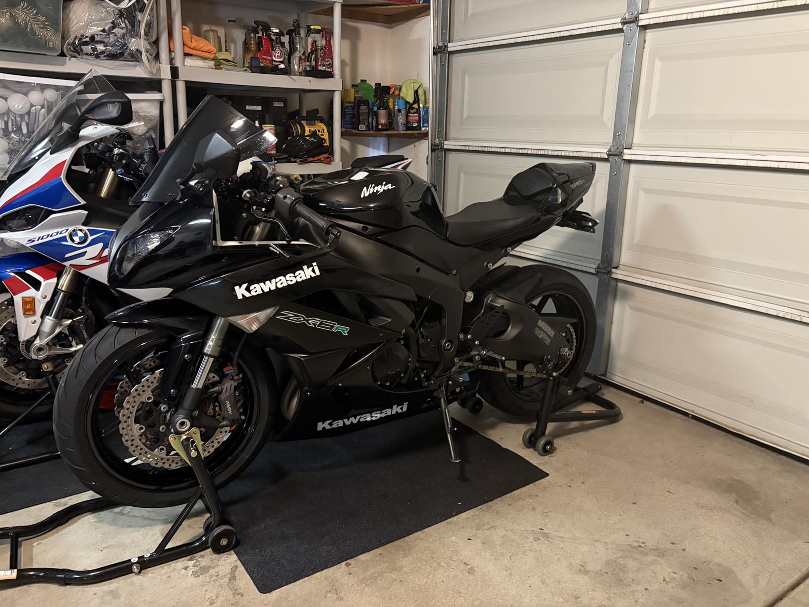 Extreme Max 5600.3261 Sport Bike Motorcycle Front & Rear Spool-Style Lift Stand - Fits Most Yamaha, Honda, Kawasaki, Suzuki, Ducati, BMW customer photo 1