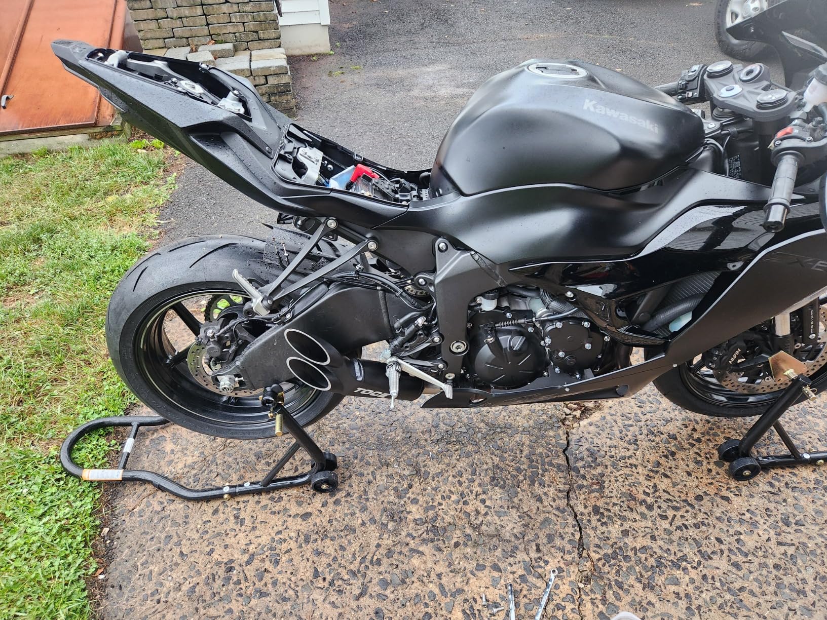 Extreme Max 5600.3261 Sport Bike Motorcycle Front & Rear Spool-Style Lift Stand - Fits Most Yamaha, Honda, Kawasaki, Suzuki, Ducati, BMW customer photo 2