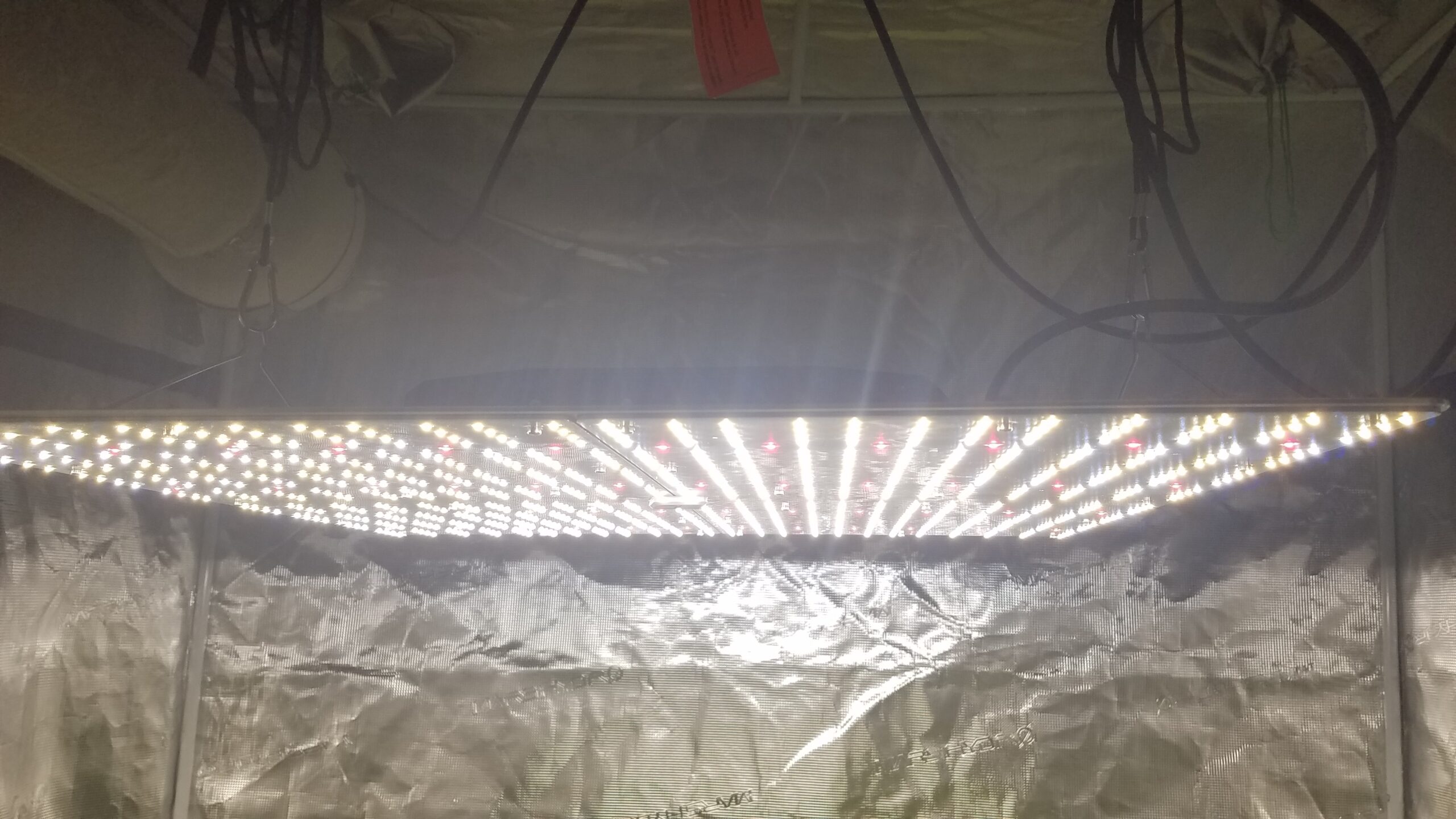 VIVOSUN LumaLight 400W LED Grow Light, Full Spectrum Plant Light, Smart Dimmable & High PPFD for Indoor Plants Seedling Vegetables Bloom, Fits 4x4/5x5 Grow Tents customer photo 1